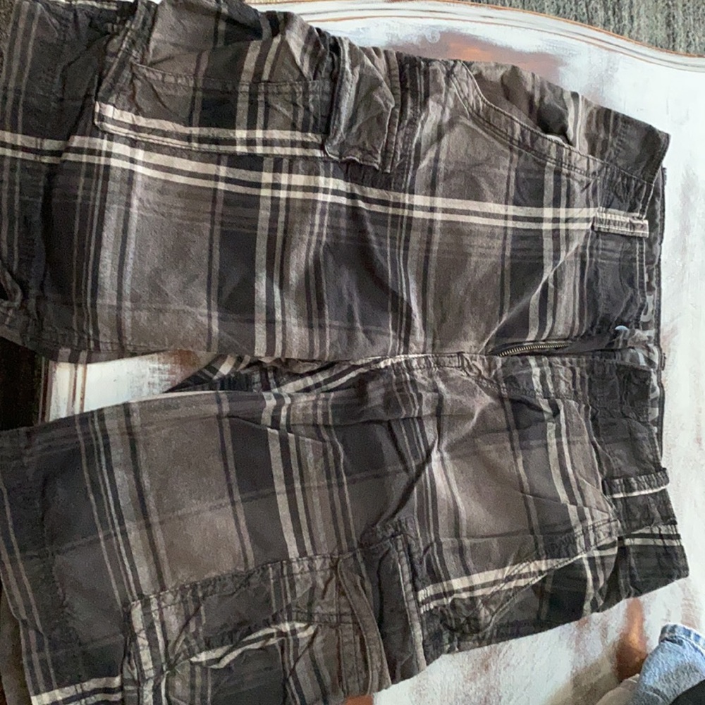 Arizona cargo 6 pocket black gray plaid waist 30